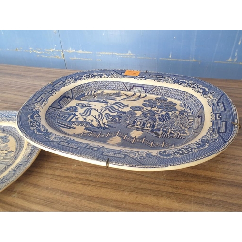 605 - Vintage Blue & White Porcelain Serving Platter / Dish in Willow (Oriental) Pattern, (Approx. 41 x 32... 