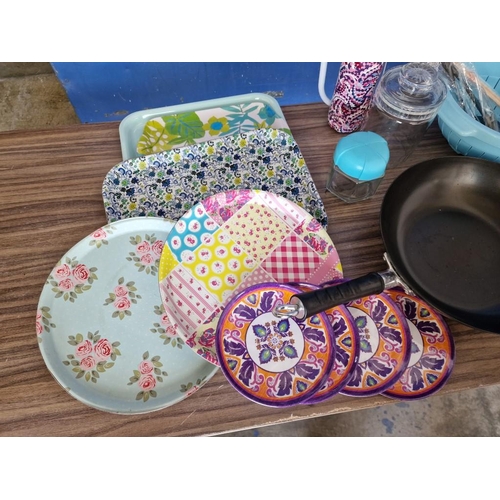 670 - Collection of Assorted Kitchen, Bathroom & Home Items; Kittle, Various Trays, Jars, Clothes Airer, B... 