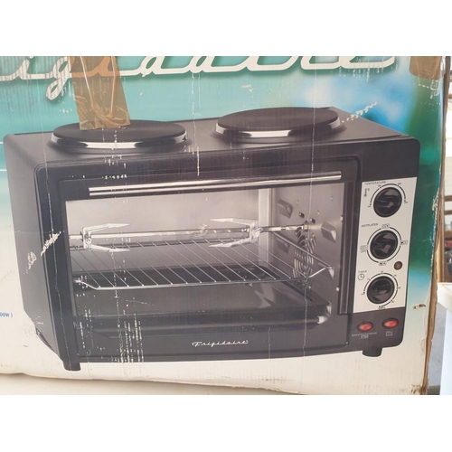 694 - Frigidaire Mini Oven (Model: FCL-M030), 3000w, 30 Litre, Rotisserie and Twin Hot Plates - Unused in ... 