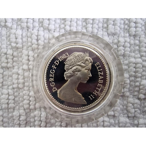 584 - Sterling Silver Proof Coin, (1983) £1 Coin, Royal Mint, Approx. 9.5g, Ø: 22.5mm, in Capsule and Pres... 