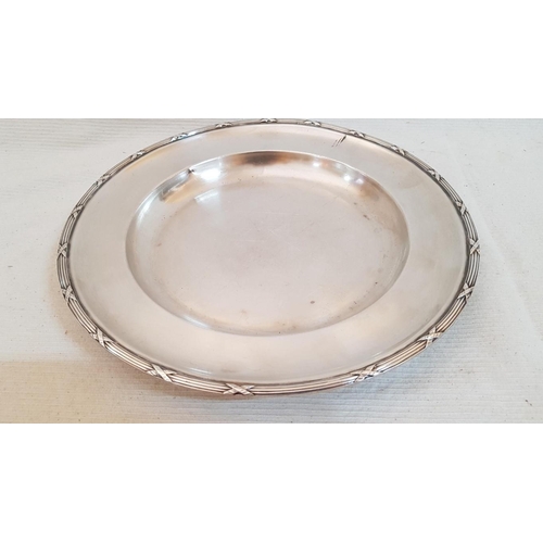 596 - Round Silver Plated Tray by Mappin & Webb, London (W16125), (Approx. Ø: 31cm)