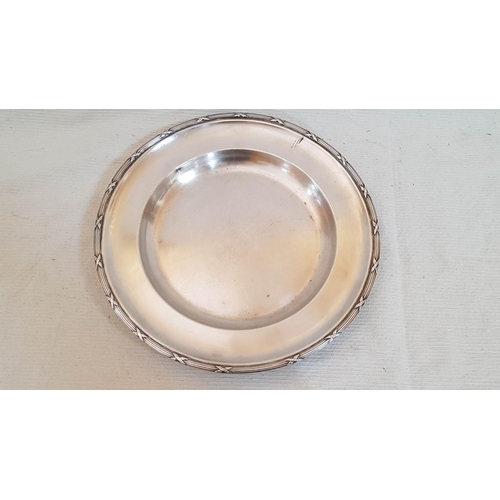 596 - Round Silver Plated Tray by Mappin & Webb, London (W16125), (Approx. Ø: 31cm)