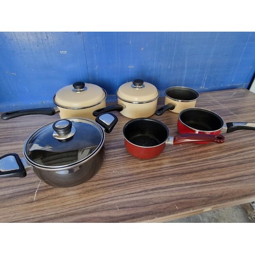 389 - Box of Assorted Saucepans (6 Pieces)