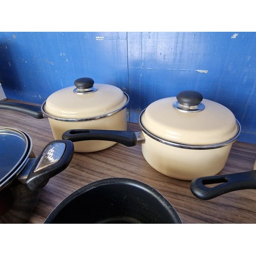 389 - Box of Assorted Saucepans (6 Pieces)