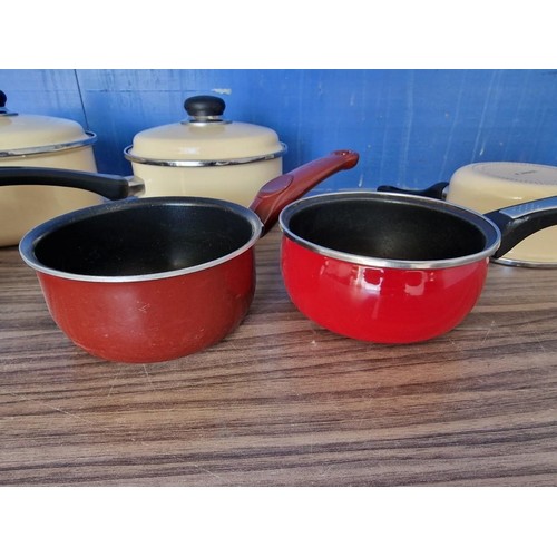 389 - Box of Assorted Saucepans (6 Pieces)