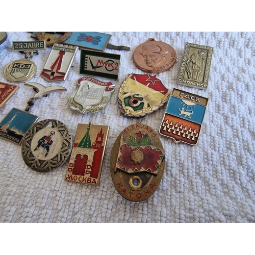 183 - Collection of Approx. 20 x Russian Badges / Pins