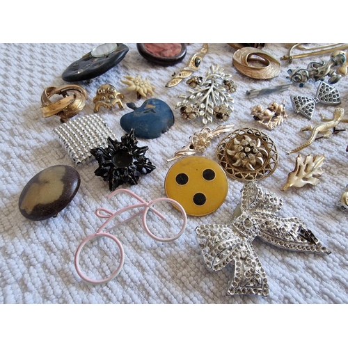 185 - Collection of Approx. 36 x Vintage Broaches