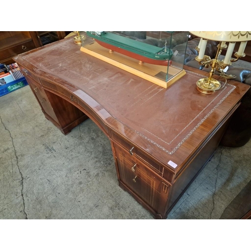 292 - Leather Top Twin Pedestal Desk with 7-Drawers, (Approx. 181 x 85 x 78cm)