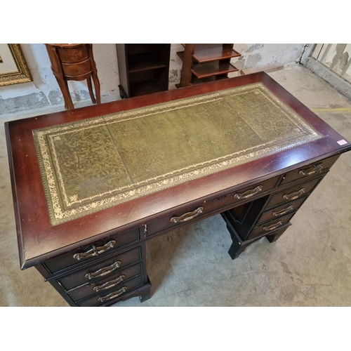 307 - Leather Top Twin Pedestal Desk with 8-Drawers, (Approx. 122 x 61 x 83cm)