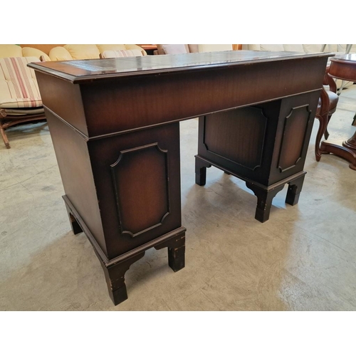 307 - Leather Top Twin Pedestal Desk with 8-Drawers, (Approx. 122 x 61 x 83cm)