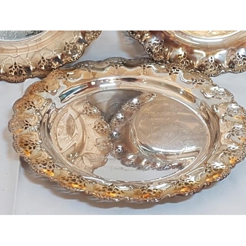 319 - 3 x White Metal Decorative Trays (Ø35cm each)