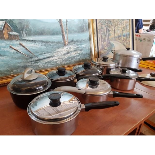 402 - 8 x Saucepans of Various Sizes with Lids