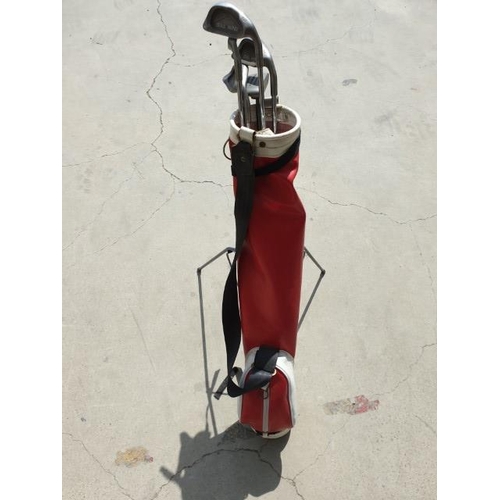 409 - Small Golf Bag with Metal Stand inc; 5 x Golf Clubs