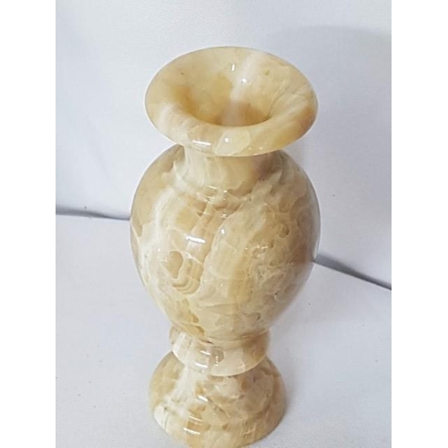 63 - Small Onyx Vase (H:14cm)