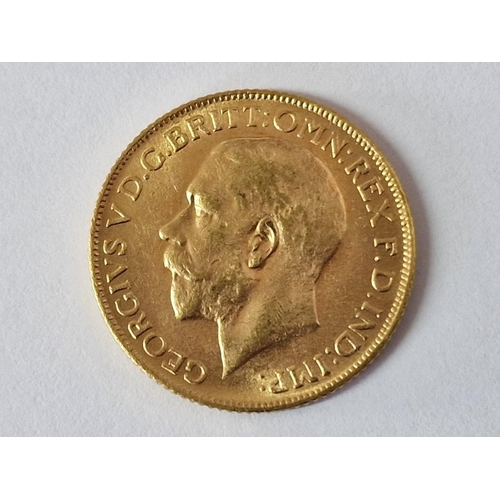 102 - British 1913 King George V One Sovereign (Full) Gold Coin, (Approx. 8g, Ø:22mm, 22ct Gold).