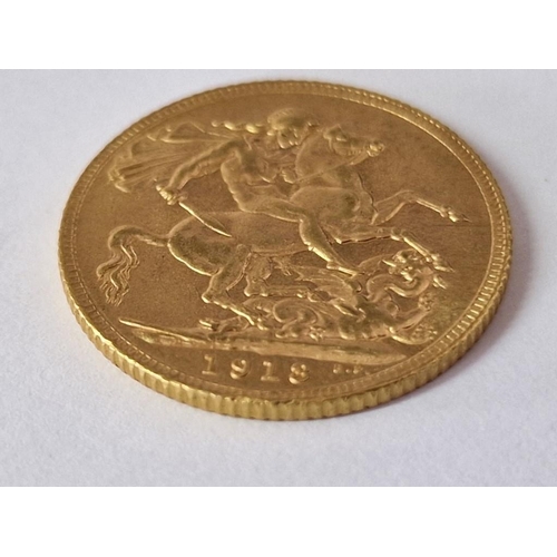 102 - British 1913 King George V One Sovereign (Full) Gold Coin, (Approx. 8g, Ø:22mm, 22ct Gold).