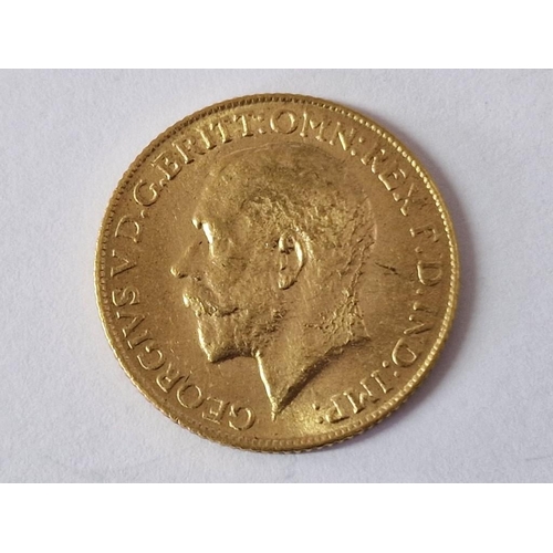 104 - British 1913 King George V One Sovereign (Full) Gold Coin, (Approx. 8g, Ø:22mm, 22ct Gold).