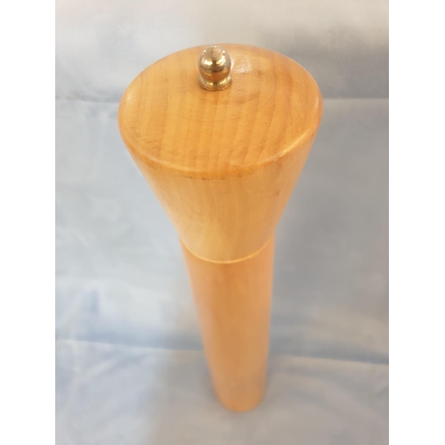 117 - Large Wood Salt or Pepper Grinder / Mill (H:40cm)