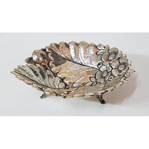 170 - Leaf and Floral Pattern Silver (.900) Bowl on Decorative Legs (11.5cm x 10.5cm) Total Weight 50gr