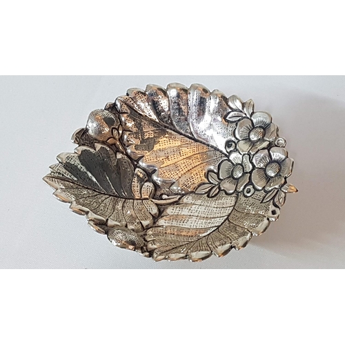 170 - Leaf and Floral Pattern Silver (.900) Bowl on Decorative Legs (11.5cm x 10.5cm) Total Weight 50gr