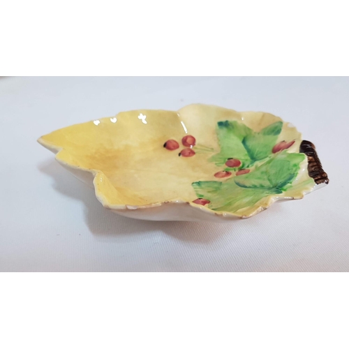 194 - Carllon Ware Collection; Green Apple Blossom Dish (20 x 23cm) Yellow Buttercup Pattern Cake Plate (Ø... 