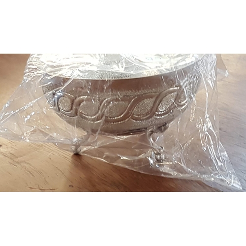 195 - Small Silver (.830) Bowl with Legs and Vintage Style Pattern (Ø9cm x H:5.5cm) Total Weight 69gr (Un-... 