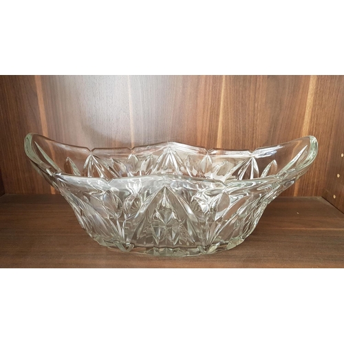 143 - Vintage Large Cut Glass Bowl / Gondola (H:15cm x L:40cm)