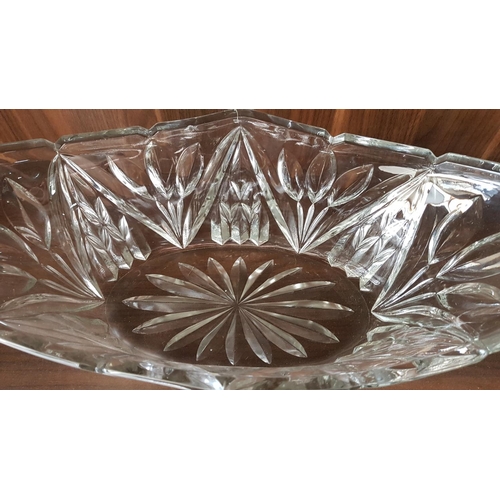 143 - Vintage Large Cut Glass Bowl / Gondola (H:15cm x L:40cm)