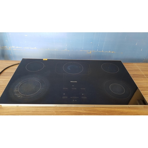 151 - Miele Ceramic Hob, 8 - Zones (93 x 51.5cm) *Working when Lotted*