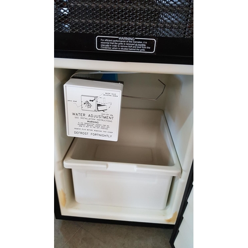 137 - LEC Automatic Ice Maker, Model No. 1750G, Serial No. 9A 000109 LEC Refrigeration (37 x 45.5cm x 72cm... 