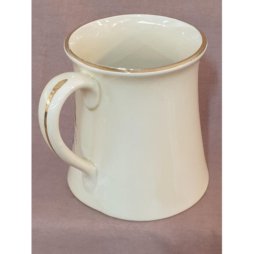 105 - Crown Devon Pottery Mug (Designed Specially for Fortnum & Mason) (H:12cm x Ø10.5cm)