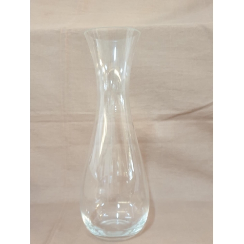 161 - Darintgon Glass Carafe (H:30cm) and Glass Modern Shape Vase (H:19.5cm)