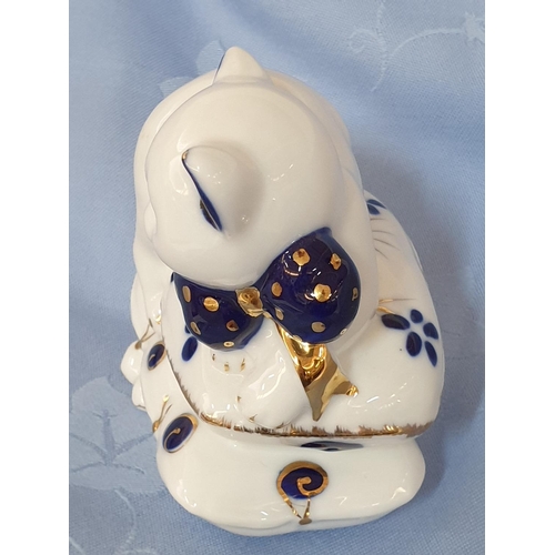 287 - White Kitten with Light Blue Eyes and Navy Blue Bow in Gold Colour Dots - Porcelain Figurine (H:10cm... 