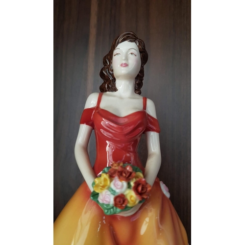 17 - Porcelain Doll / Figurine in the Colours of Fall, Royal Doulton Linda H:22.5 and Sandra HN2275, H:20... 