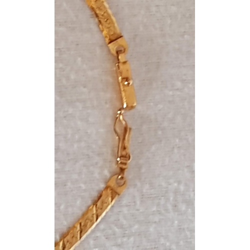 58A - 14ct Gold Herringbone Flat Link Chain / Necklace (Approx. L: 39cm, 6g)