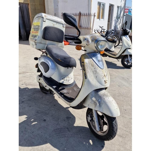 1A - E-Rider Electric Scooter, Model B2000, (2017), Tax'd to end 2022

* Basic Test, Drives and Running! ... 