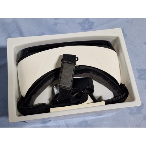 179 - Samsung Gear VR (Virtual Reality Headset), Frost White, in Original Box, Look Unused