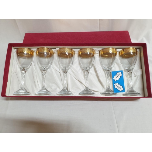 456 - 6 x Wine Glasses with Twisted Leg and Golden Engraved Rim in Display Box