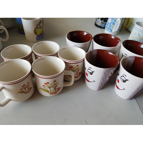 681 - Large Collection of Approx 25pcs of Assorted Mugs