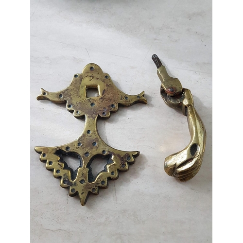 684 - Vintage Style Brass Hand Shape Door Knocker (H:14cm)