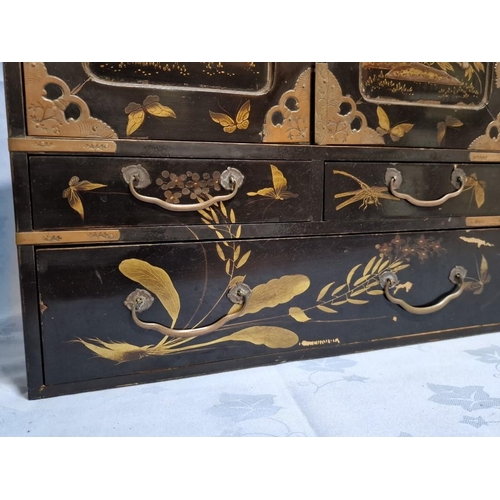 162 - Vintage Hand Painted and Lacquered Oriental / Chinese Tabletop Chest or Jewlery Cabinet with Decorat... 