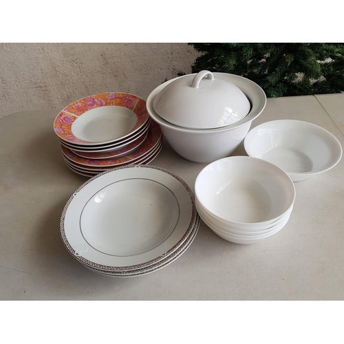 679 - Kahla Pure & Simple Modern Soup Tureen, 3 x Porcelain Soup Plates (Platinum Royal Doulton) and Other... 