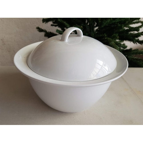 679 - Kahla Pure & Simple Modern Soup Tureen, 3 x Porcelain Soup Plates (Platinum Royal Doulton) and Other... 