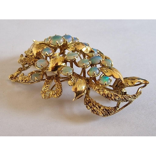 104 - Decorative 14ct Gold and Opal(?) Broach with Leaf Patterns Set with 20 x Round Opals(?), (Each Appro... 