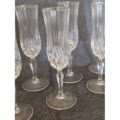 112 - Set of 6 x Champagne Flutes, (6)