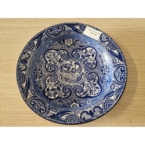 174 - Persian Blue & White Plate with Emblem of Shah (Ø: 23cm)