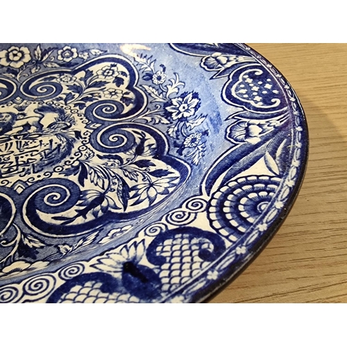 174 - Persian Blue & White Plate with Emblem of Shah (Ø: 23cm)