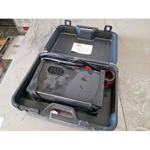 323 - 'ELTO' Compact 120 A, 230V Inverted Welder in Case, Looks Unused

** Trade sale, VAT is payable on f... 
