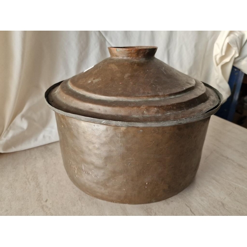 96 - Large Antique Lidded Copper Pan, (Approx. Ø: 31cm, H: 22cm)