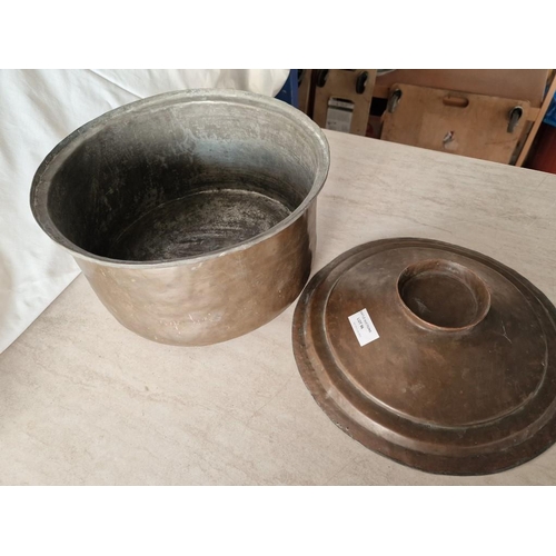 96 - Large Antique Lidded Copper Pan, (Approx. Ø: 31cm, H: 22cm)